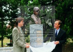 Odhalení busty v Hrusicích, 1998